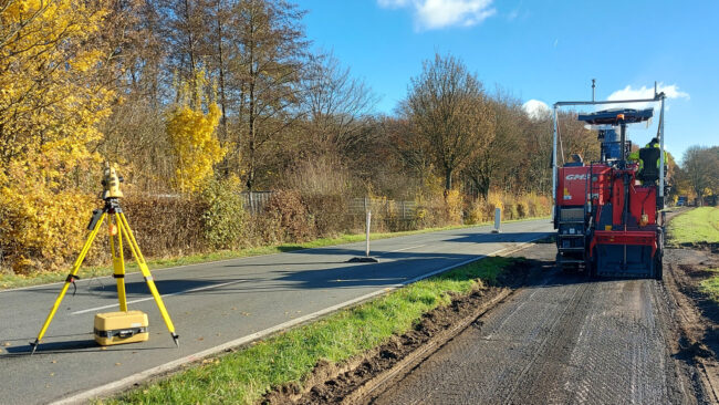 Sanierung eines Radwegs mit 3D-gesteuerter Kompaktfräse