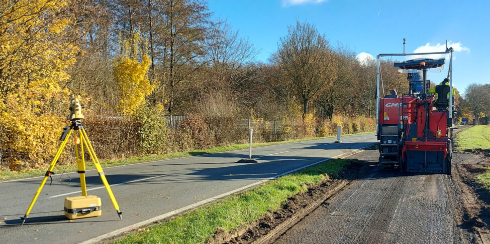 Sanierung eines Radwegs mit 3D-gesteuerter Kompaktfräse