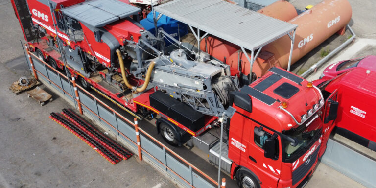 Auf Wunsch betankt GMS die Kaltfräsen und die Zugmaschinen mit klimafreundlichem HVO-Kraftstoff.